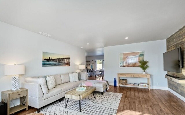Immaculate 3 BDR in Oceanside Private Pool & Spa