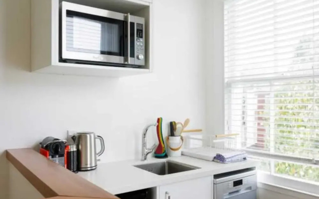 Light-filled Renovated Villa, Walk to Ponsonby Road