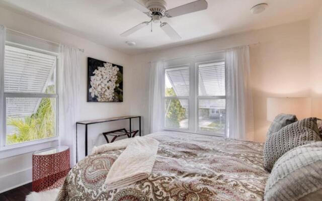 The Periwinkle House - 4bd-2ba - Sleep 10