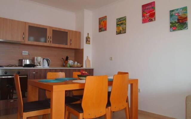 Sea View 2 bed Apartment With Pool