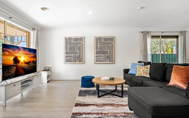 Comfortable Family Stay in Caroline Springs