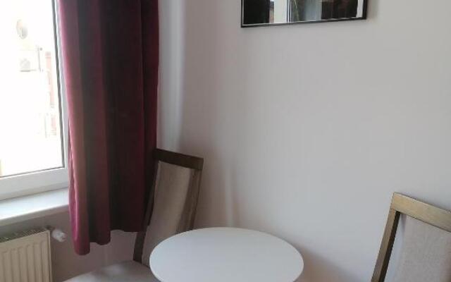 Hostel Tulip - Pokój 7 ze wspólną łazienką i kuchnią