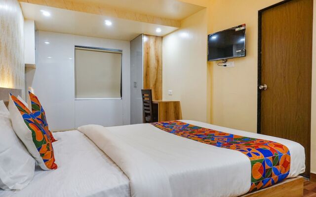 Fabhotel Tan Square