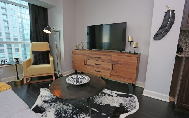 Neptune Townflats Premier 2 Bedrooms Condo Downtown Toronto