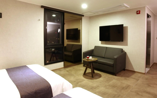 S& Hotel