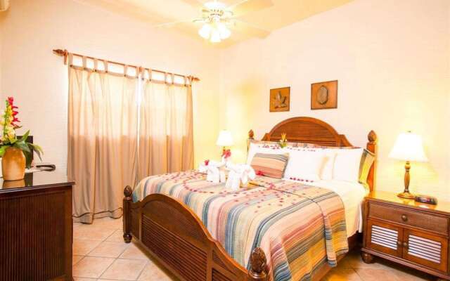 Clarion Suites Roatan at Pineapple Villas