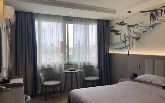 Baohua Business Hotel (Guangzhou North Railway Station Huacheng Road Subway Station)