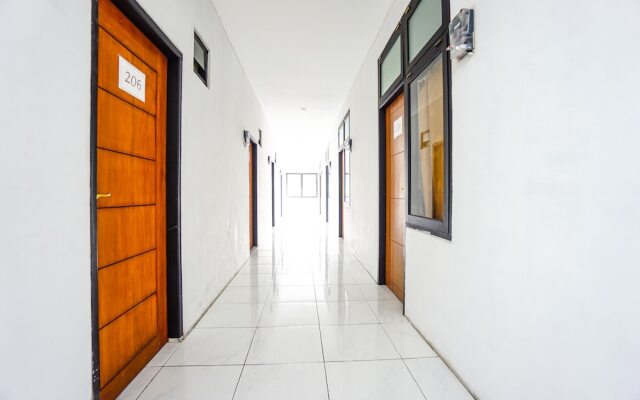 Edward Residence Malalayang by OYO Rooms