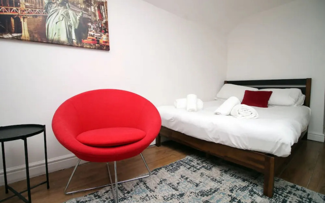 Comfortable Studio Near City Centre, Free Parking