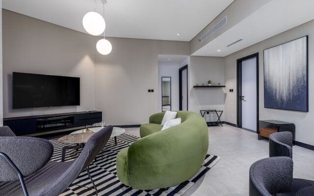 Waves - Top Waterfront 2BR Apartment in Business Bay