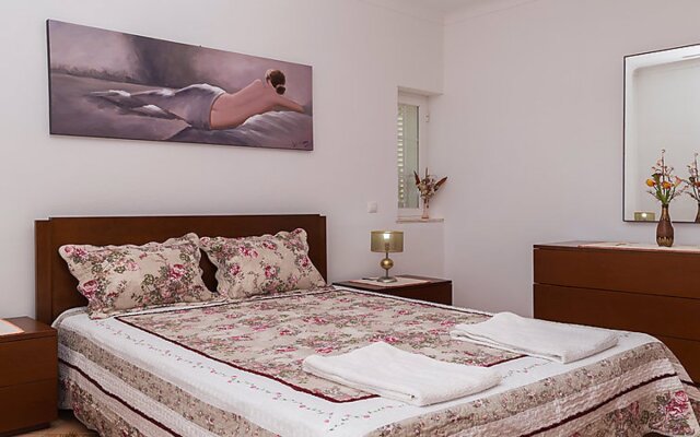 Casa das Amendoeiras