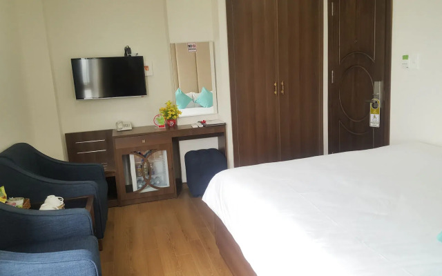 Pariat River Front Hotel