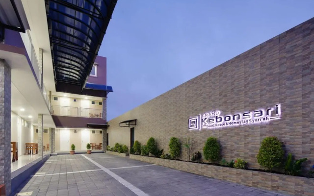 RedDoorz Syariah near Graha Pena