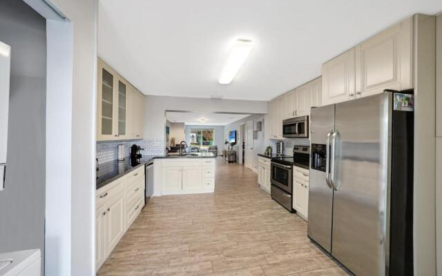 Sunny Waterside B in Dania Beach