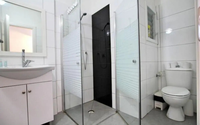 Arendalzrail Apartments -Rothschild St.8