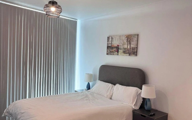 City Centre - 2-bed High Rise Apartment - Sleeps 4