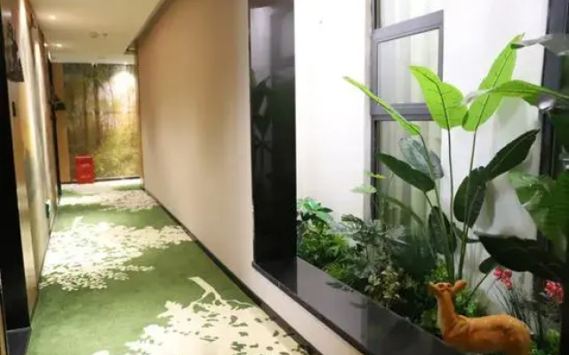 Kee Royal Hotel (Dengzhou Hua Chau Academy Store)