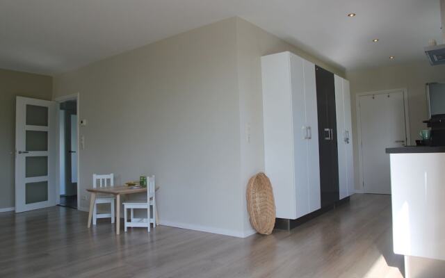 Splendid Holiday Home With Jetty, Waterfront Terrace, Garden