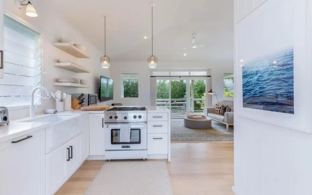 Hanalei Beachfront 2 Bedroom Home by RedAwning