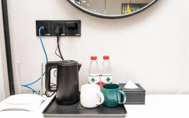 君豪精品酒店(成都华阳地铁站店)