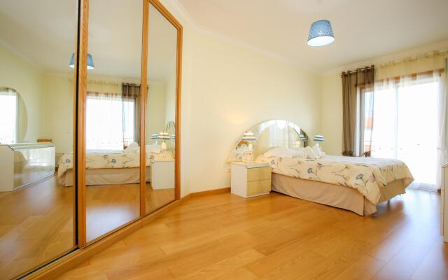 Atlantic Ocean Pool Apartment