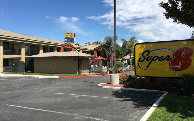 Super 8 Salinas