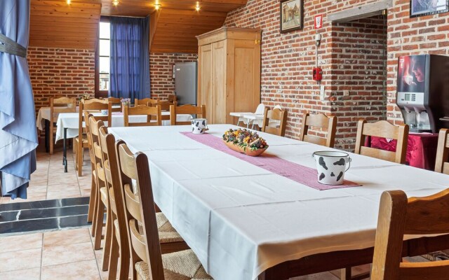 Beautifully Renovated Farmhouse for Groups, With Indoor Pool and Sauna
