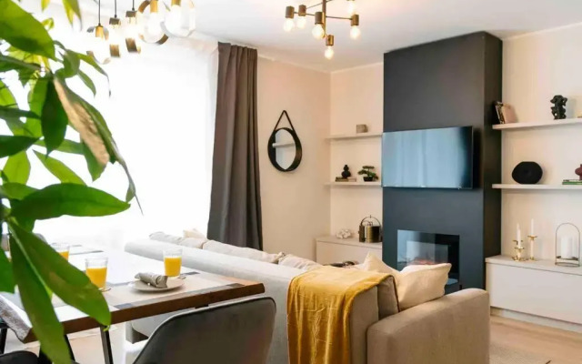 Sunny 2BR Flat-Top Location-Amazing Views