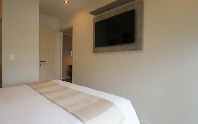 w Elegant 2BR w Balcony Near Larcomar