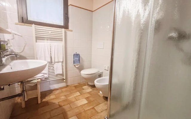 Farmhouse in Marche With Pool & Wine Tours