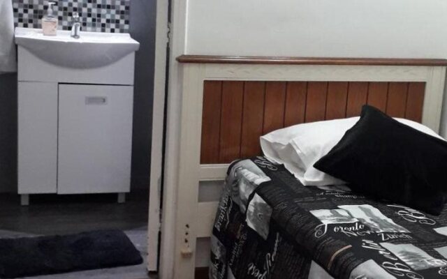 Hostal Rotonda Atenas