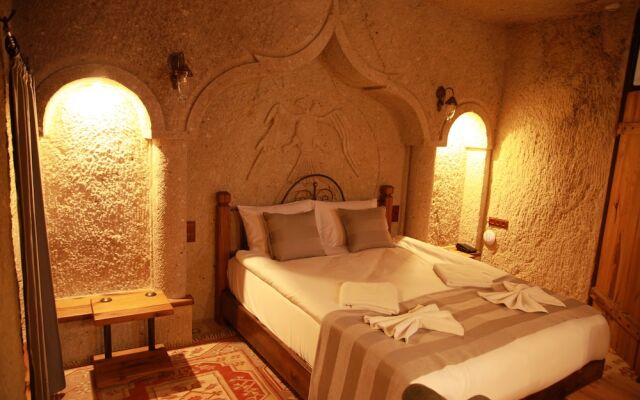 Sarnich Cave Suites