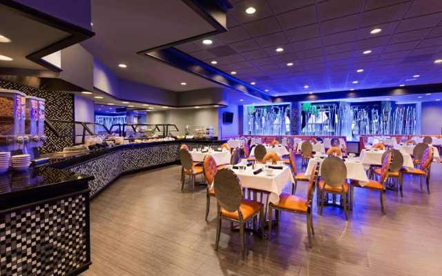 Holiday Inn Select North Dallas