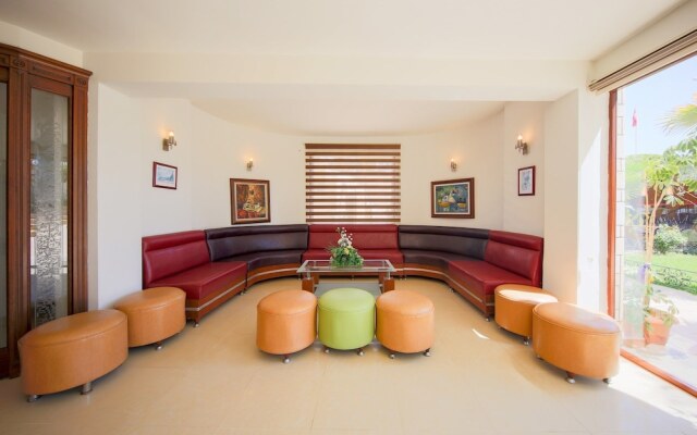 May Garden Club Hotel