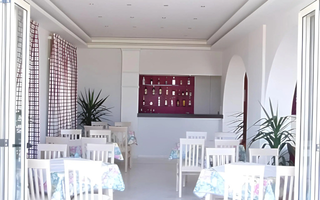 Smaragdine Beach Hotel
