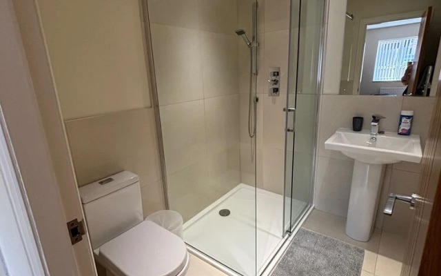 12 Guests - Hot Tub - Free Parking in Huddersfield