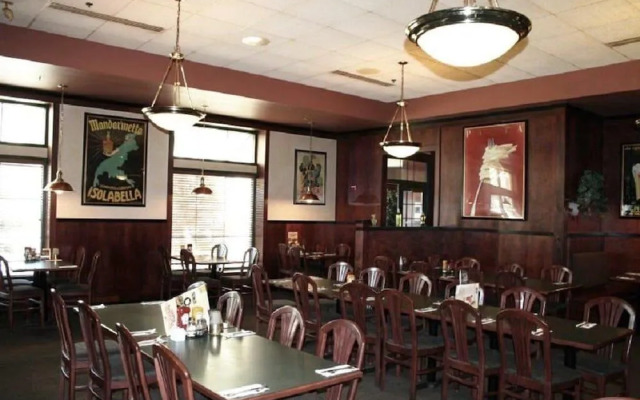 The Plaza Hotel & Suites Winona