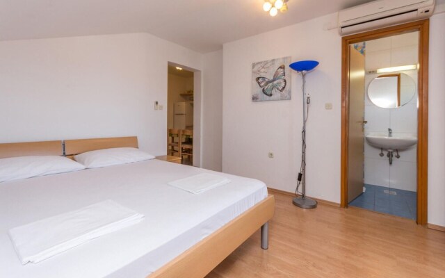 Beautiful Apartment in Pakostane With Wifi and 1 Bedrooms