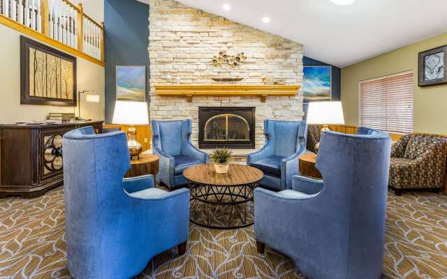 AmericInn by Wyndham Hotel and Suites Long Lake