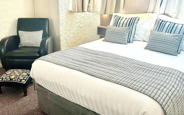 Clifton Court Metro Hotel