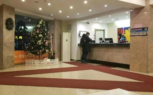 Mangguo Express Hotel (Baicheng Railway Station)