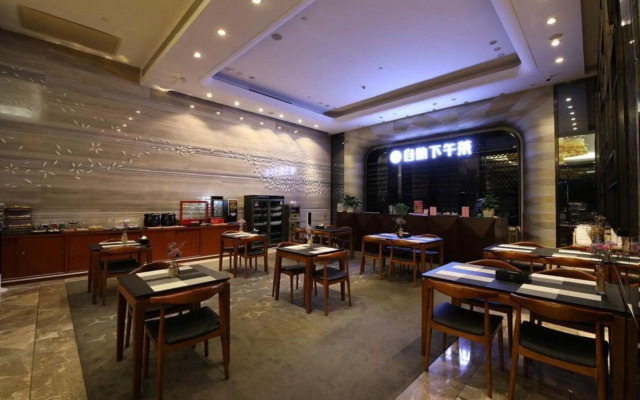Sweet Fruit Charm International Hotel (Foshan West Station Shati Airport Store)