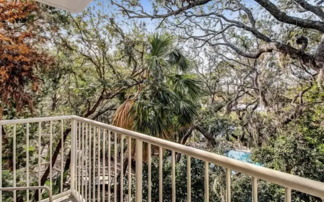 2072 Beachwood Villa