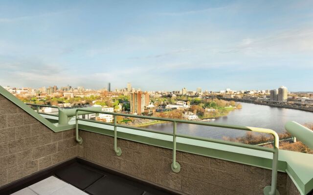 DoubleTree Suites by Hilton Hotel Boston - Cambridge