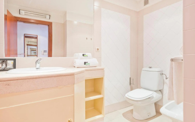 BmyGuest - Central Garage Apartment