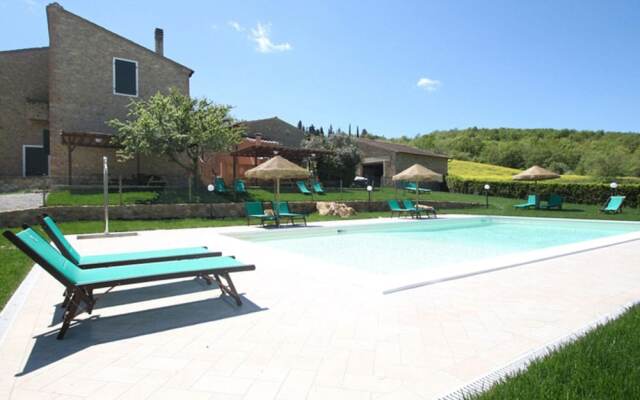 Belvilla by OYO Tuscan Farmhouse With Private Pool