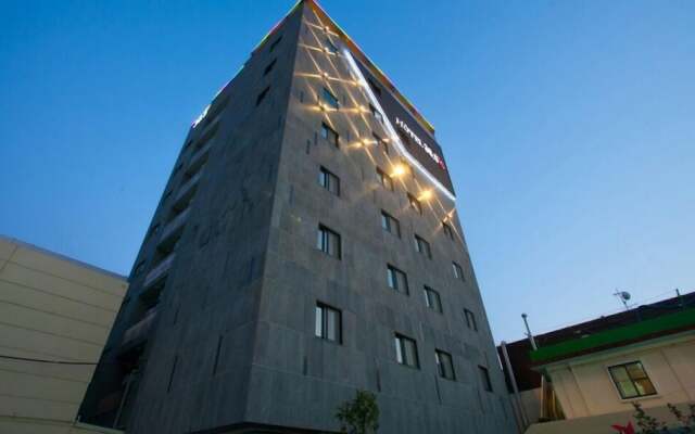 Hotel 385