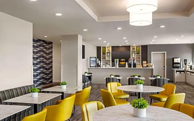 Microtel Inn & Suites Montreal Airport-Dorval QC