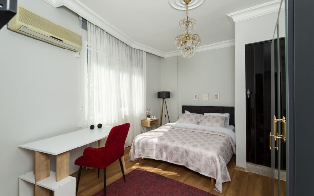 8 Rooms House
