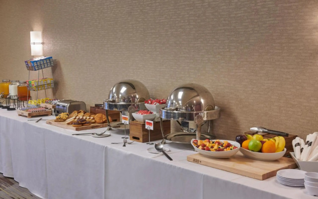 Courtyard by Marriott Detroit Dearborn